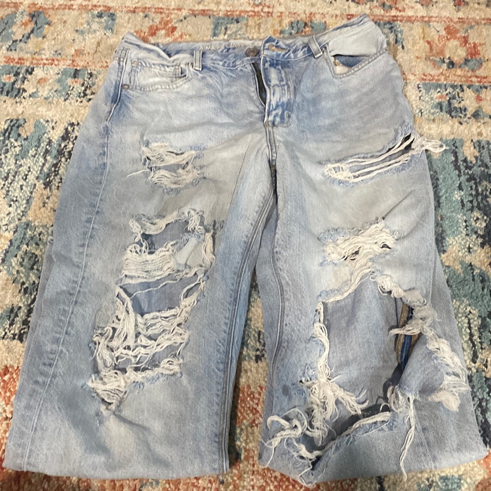 American Eagle Destroyed Mom Jeans